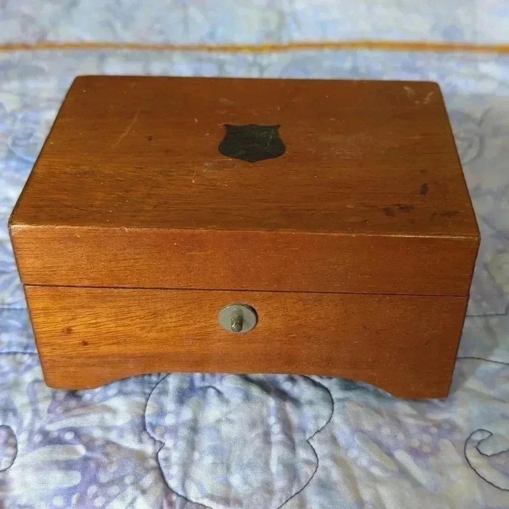 🎉Host Pick🔥1910 Music  Box - Picture 3 of 8